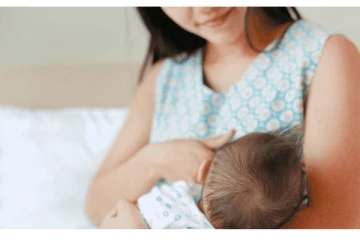 குழந்தை பெற்றெடுத்த 2 நாட்களில் இளம் பெண்ணிற்கு வளர்ந்த மூன்றாவது மார்பகம்! பால் சுரக்கும் அதிசயம்