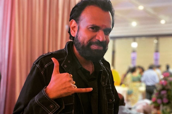 நடிகர் பிரேம்ஜிக்கு விரைவில் திருமணமா? பெண்ணுடன் இருக்கும் போட்டோவால் பரவும் தகவல்