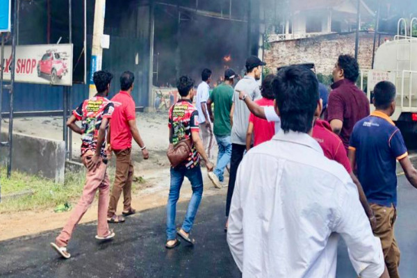 கைப்பை தொழிற்சாலையில் தீ விபத்து ; கோடிக்கணக்கான சொத்துக்கள் நாசம், உரிமையாளருக்கு நேர்ந்த கதி | Fire At Handbag Factory Worker Injured