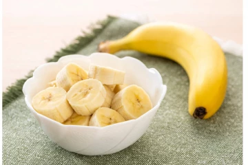 இவர்கள் வாழைப்பழத்தை தொட்டு கூட பார்க்க கூடாதாம்! ஏன் தெரியுமா?