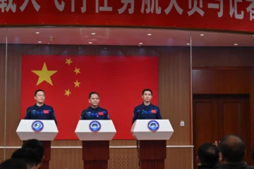 இளம் வீரருடன் நான்கு எலிகளையும் விண்வெளிக்கு அனுப்பும் சீனா