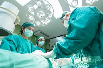 வெற்றிகரமாக முடிந்த அறுவை சிகிச்சை.... மருத்துவர்களுக்கு காத்திருந்த பேரதிர்ச்சி! நடந்தது என்ன?