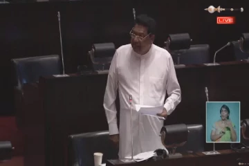 நாட்டை பற்றி சிந்தித்து ஆர்ப்பாட்டங்களை நிறுத்துங்கள்-குமார வெல்கம