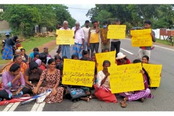 கிளிநொச்சியில் காணி எல்லையிடப்பட்டதற்கு எதிர்ப்பு தெரிவித்து போராட்டம்