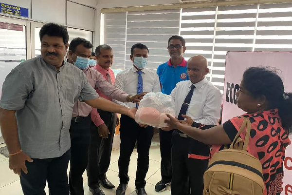 திருகோணமலையில் வறிய குடும்பங்களுக்கு உலர் உணவுப் பொதிகள் வழங்கும் ஆரம்பகட்ட நிகழ்வு (Photo) | Dry Rations Poor Families Trincomalee திருகோணமலையில் வறிய குடும்பங்களுக்கு உலர் உணவுப் பொதிகள் வழங்கும் ஆரம்பகட்ட நிகழ்வு (Photo) | Dry Rations Poor Families Trincomalee