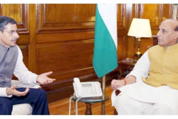 பாதுகாப்புத்துறை அமைச்சருடன் தமிழக ஆளுநர் சந்திப்பு