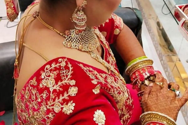 19 வயது யுவதி...வெவ்வேறு இடங்களில் 9 பேருடன் திருமணம்; திடுக்கிடும் தகவல்கள்! | Andhra 19 Year Old Lady Marries 9 Men 9 Places