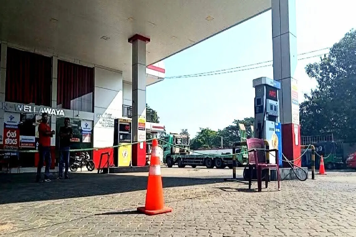 மலையகத்தில் வெறிச்சோடிய எரிபொருள் நிலையங்கள் | Deserted Gas Stations In The Mountains