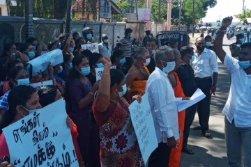 காணியில் இடம்பெற்ற அத்துமீறிய செயற்பாட்டிற்கு எதிராக மக்கள் ஆர்ப்பாட்டம்(Photos)