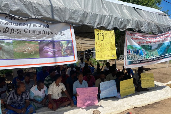 சாகும் வரை உண்ணாவிரத போராட்டம் நடத்துவோம்: மட்டக்களப்பு கால்நடை பண்ணையாளர்கள் எச்சரிக்கை (Photos) | Anti Government Protest In Batticaloa