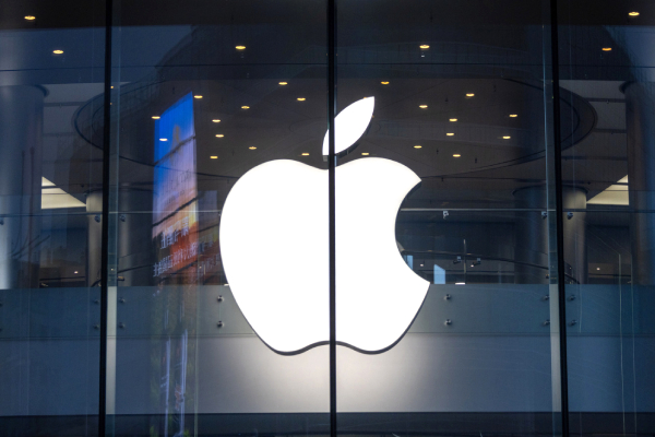 Apple iPhone 17e release 2026, iPhone 18 Pro Max launch date, Apple foldable iPhone 2026, iPhone Slim model rumors, iPhone 2026 staggered release, Ming-Chi Kuo iPhone forecast, Apple titanium foldable phone, iPhone lineup expansion 2026, iPad-like foldable iPhone design, Apple smartphone roadmap 2026