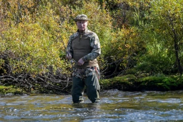 உற்சாகமாக மீன்பிக்கும்  ரஷ்ய ஜனாதிபதி! வைரலாகும் புகைப்படம்