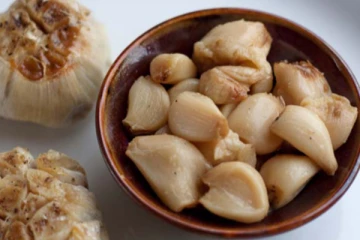 அன்றாட உணவில் வறுத்த பூண்டு எடுத்துக்கோங்க! கெட்ட கொழுப்பு காணாமல் போயிடும்