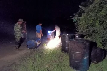 கிளிநொச்சியில் பாரிய கசிப்பு உற்பத்தி நிலையம் முற்றுகை: ஒருவர் கைது