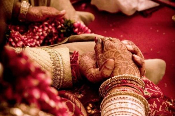 திருமணத்தில் மாலை மாற்றும் சமயத்தில் உயிரிழந்த மணப்பெண்! அதிர்ச்சி சம்பவம் | Bride Died While Changing Garland During Wedding