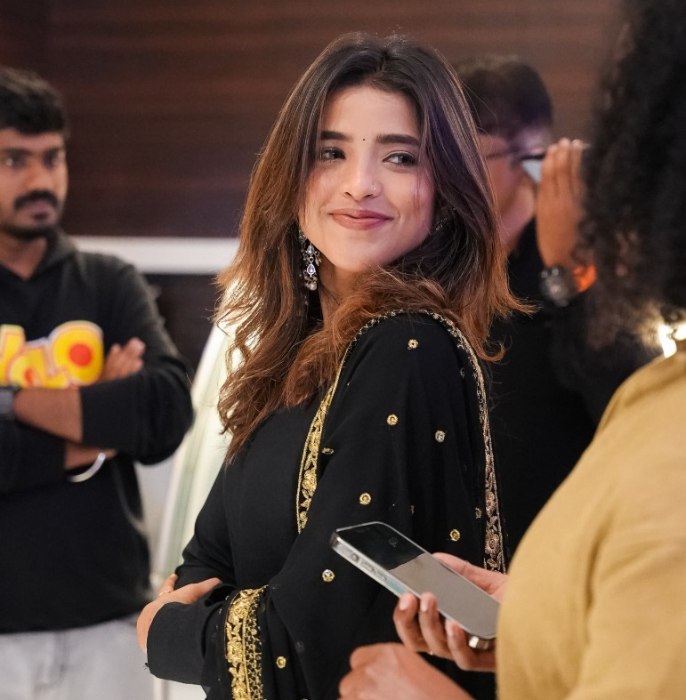 அய்யனார் துணை சீரியலில் சந்தாவாக நடிக்கும் சுவாதி போட்டோஸ் 7 Gallery