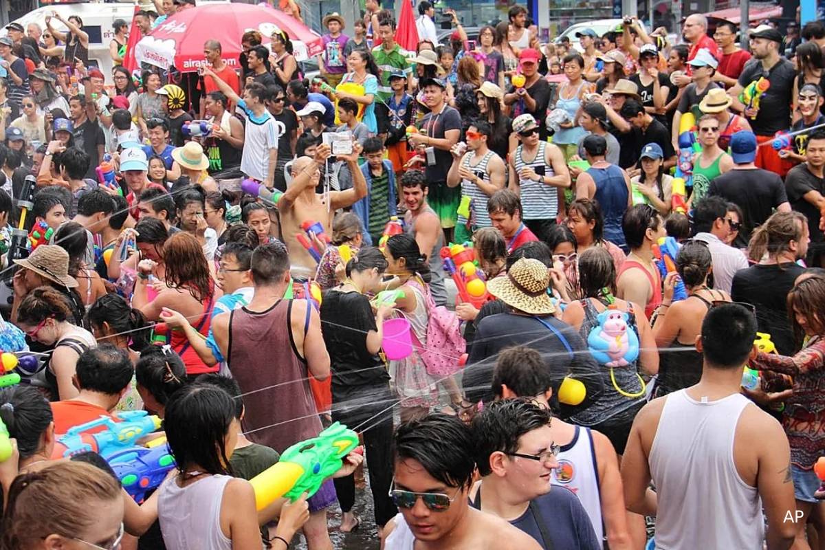 உலகின் மிகப்பெரிய தண்ணீர் திருவிழா - விபத்தில் சிக்கி 191 பேர் உயிரிழப்பு | 191 Dies In Accident In Thailand Water Festival