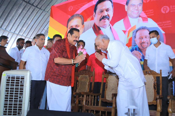 எரித்த சாம்பல் மேட்டிலிருந்து ராஜபக்சக்கள் மீண்டெழுவார்கள்! பொதுக்கூட்டத்தில் சூளுரை | Sri Lanka Podujana Peramuna Mahinda Rajapaksa