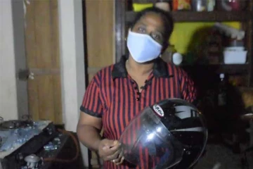 வெடித்துச் சிதறிய அடுப்பு! தலைக்கவசம் அணிந்து சமையல் செய்ததால் உயிர் தப்பிய பெண் (VIDEO)