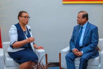 මෙරට ඇමති සුසිල් හම්බ වූ හම්බ වූ රාජ්‍ය තාන්ත්‍රිකයා..?