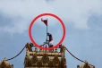 நல்லூரின் தோரண வாசல் வளைவுகளில் நாட்டப்பட்டது சேவல் கொடி