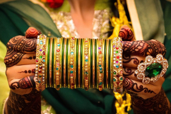 பெண்கள் கைகளில் வளையல் அணியும் முன் தெரிந்து கொள்ள வேண்டிய விஷயங்கள் | Importance Of Wearing Bangles In Tamil