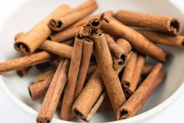 உடல் எடையை தாறுமாறாக குறைக்க வேண்டுமா? இதுல ஏதாவது ஒன்றை தினமும் சாப்பிட்டுங்க | Weight Loss Help Herbs Daily Eat In Tamil