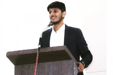 டீ கடை தொடங்கி ரூ.150 கோடி சொத்து சேர்த்த 27 வயது இளைஞர்! இளம் தொழிலதிபரின் வெற்றிக் கதை