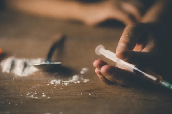 யாழில் வாடகை அறையில் இளைஞர்கள் செய்த மோசமான செயல் அம்பலம் ; வசமாக சிக்கிய கும்பல் | Youths Commit Shocking Act In Jaffna Rental