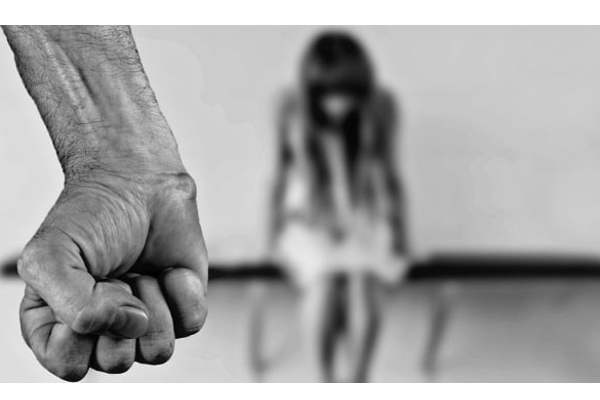 தனது சொந்த மகளை சித்திரவதை செய்த தந்தை | A Father Who Tortured His Own Daughter
