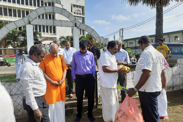 உலகத் தமிழாராய்ச்சி படுகொலை நினைவேந்தல் இருபிரிவாக யாழில் அனுஷ்டிப்பு (படங்கள்) | 1974 Tamil Conference Incident 49Th Memorial