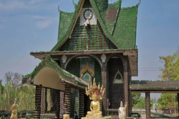 பல லட்சம் பீர் பாட்டில்களை கொண்டு கட்டியெழுப்பட்ட புத்தர் கோவில்! எங்கு தெரியுமா?