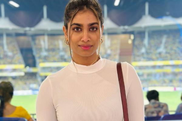 ரம்பாவின் அந்த அழகை மிஞ்சும் போஸ்!! பிக்பாஸ் நடிகை ஷிவானி நாராயணின் கிளாமர் புகைப்படங்கள்.. | Actress Shivani Narayanan Latest Rambha Look Photo ரம்பாவின் அந்த அழகை மிஞ்சும் போஸ்!! பிக்பாஸ் நடிகை ஷிவானி நாராயணின் கிளாமர் புகைப்படங்கள்.. | Actress Shivani Narayanan Latest Rambha Look Photo