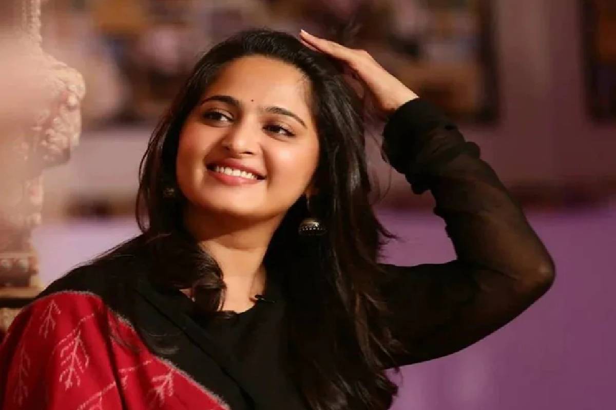 அனுஷ்கா வருங்கால கணவரை அறிமுகப்படுத்தினாரா..யார் இவர்? வைரல் காணொளி | Anushka Shetty Man Who Walked Viral Video