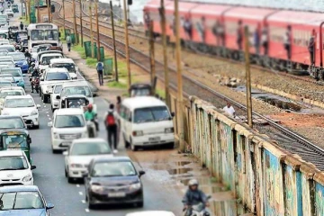 මෙරට ලියාපදිංචි වාහන ලක්ෂ 20ක් භාවිතයෙන් ඉවත් කිරිමට රජය සැරසෙයි. හේතුව මෙන්න.