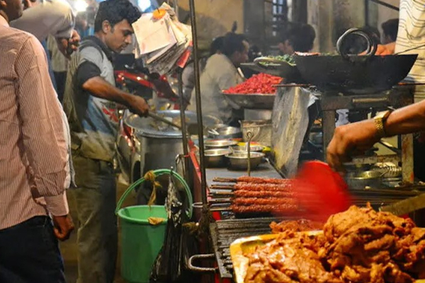 ஊர் முழுவதும் இனி 100 உணவு தெருக்கள் - மாநில அரசுகளுக்கு ஆர்டர் போட்ட மத்திய அரசு! | 100 Food Streets Central Government To State Govt ஊர் முழுவதும் இனி 100 உணவு தெருக்கள் - மாநில அரசுகளுக்கு ஆர்டர் போட்ட மத்திய அரசு! | 100 Food Streets Central Government To State Govt