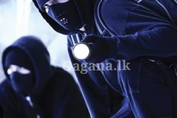 ඉස්කෝලෙකට හොරු කඩා පැනලා - ගොඩක් දේවල් අරන් ගිහින්.. එහෙ වෙලා තියෙන හරියක්..