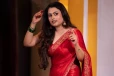சிவப்பு நிற சேலையில் நடிகை ஃபரினாவின் அசத்தல் போட்டோஷூட்