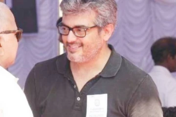 ஹோட்டல் ரூமில் அடி வாங்கிய அஜித்!! கோபத்தில் பிரபல இயக்குனர் செய்த காரியம்..