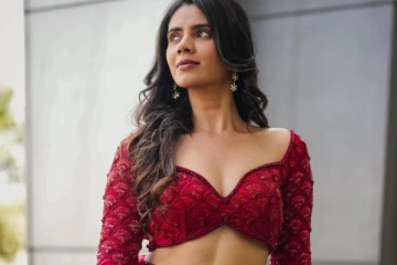 பிக் பாஸ் சௌந்தர்யா லேட்டஸ்ட் கிளாமர் போட்டோஷூட்