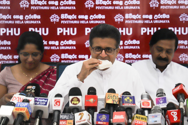 சாபத்தின் முடிவு! ஜுலியின் வெளியேற்றத்தை பாற்சோறுடன் கொண்டாடும் கம்மன்பில | Gammanpila Celebrates Julie Chung S Resignation