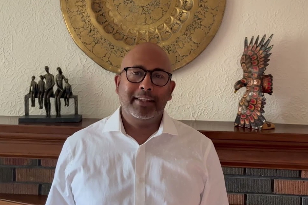கனடாவில்  விருது பெற்ற  இலங்கைத் தமிழ் மருத்துவர்! | Award Winning Sri Lankan Tamil Doctor In Canada