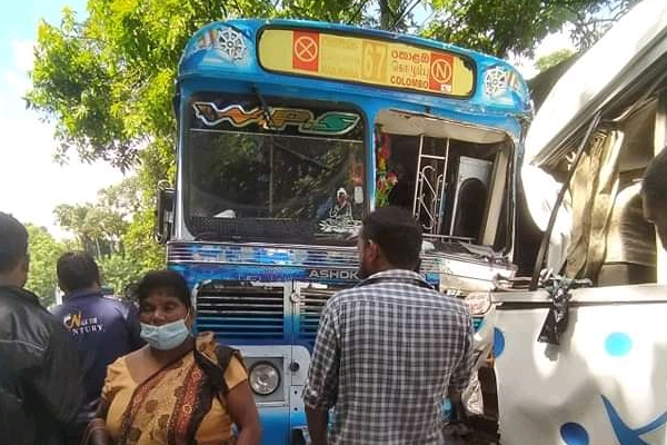 கொழும்பு பிரதான வீதியில் கோர விபத்து; 20 பேரின் நிலை!(Photos) | The Tragic Accident That Happened This Morning