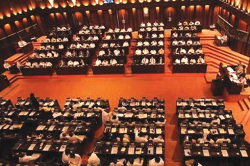 பெரும் பரபரப்புக்கு மத்தியில் நாடாளுமன்றம் இன்று கூடுகின்றது! - அரசாங்கத்திற்கு காத்திருக்கும் சவால்