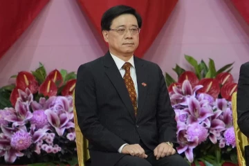 மக்கள் போராட்டத்தை கட்டுபடுத்திய பாதுகாப்பு செயலாளர்...ஹாங்காங்கின் புதிய தலைவராக தேர்ந்தெடுப்பு: