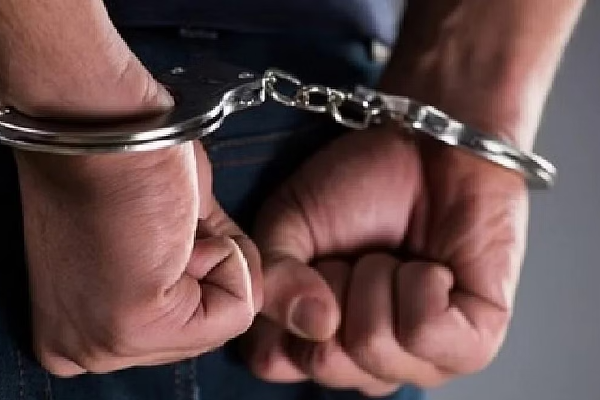 கண்டியில் பெண்கள் உட்பட 10 பேர் அதிரடி கைது! | 10 People Including Women Arrested In Kandy