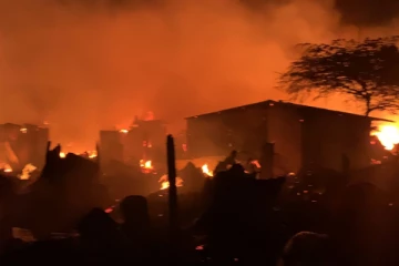 නිවාස සංකීර්ණයක ගින්නක්.. හදිසියේම ඇති වූ තත්වය.. (VIDEO)