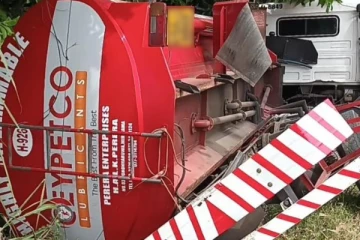 ලීටර් 13,200ක් ප්‍රවාහනය කළ තෙල් බවුසරයකට සිදුවූ දේ මෙන්න..