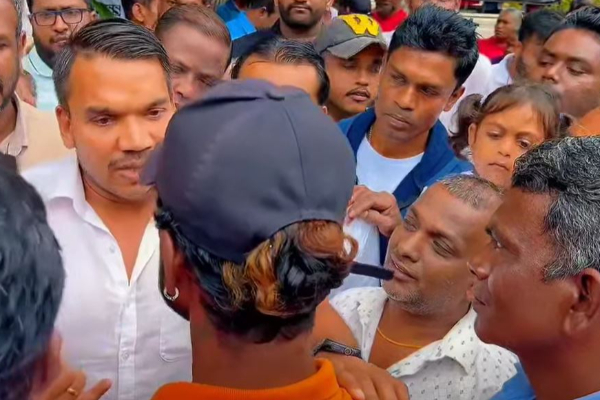 நாமலுடன் கடும் வாக்குவாதத்தில் ஈடுபட்ட இளைஞர் | Young Man Got Into An Argument With Namal