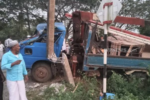 திருகோணமலையில் இடம்பெற்ற விபத்து: தெய்வாதீனமாக உயிர் தப்பிய பயணிகள் | Accident Trincomalee Passengers Escape Their Lives